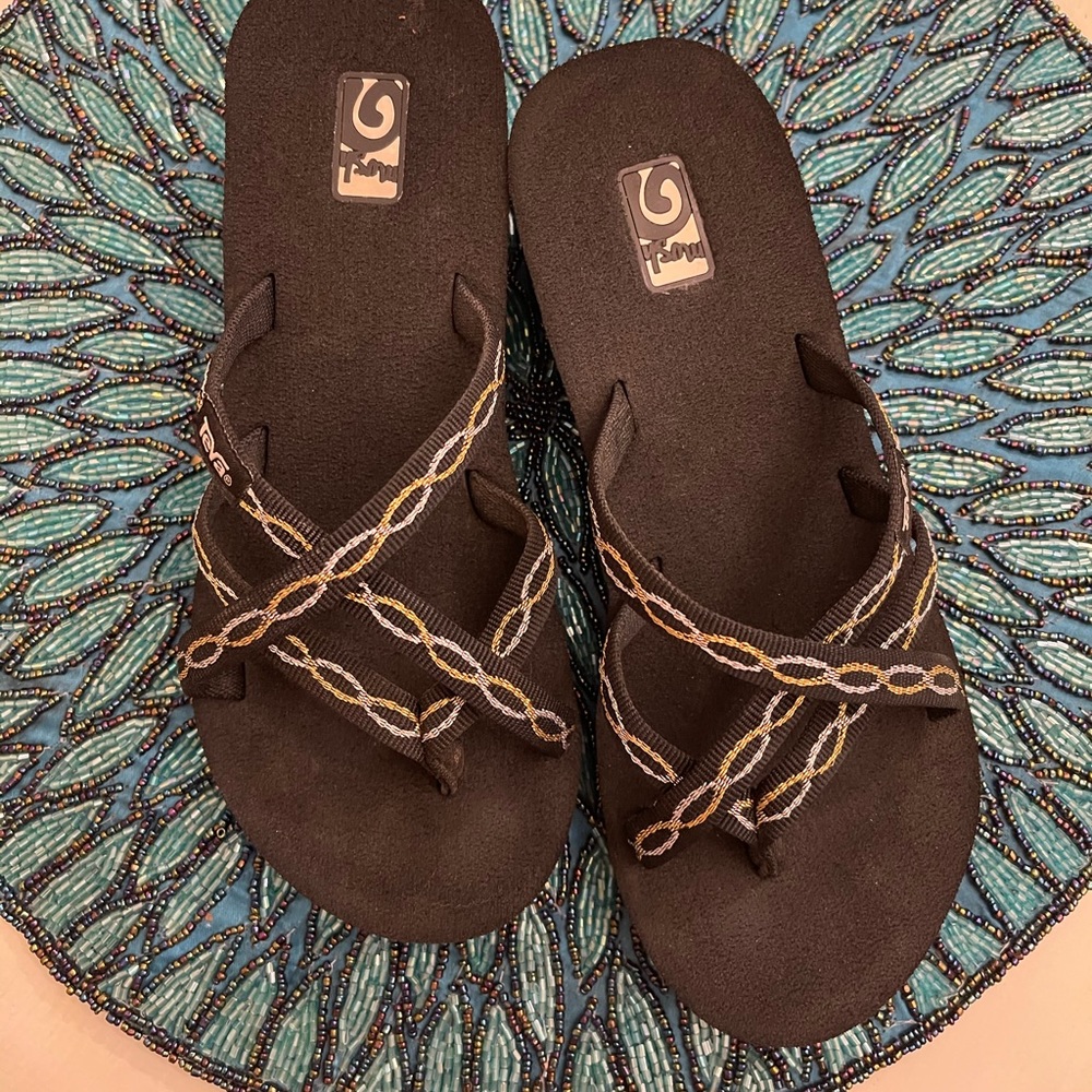 Teva size 6 black wedge flip flop